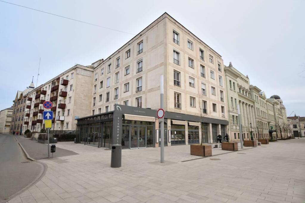 City Center Apartment Debrecen Buitenkant foto