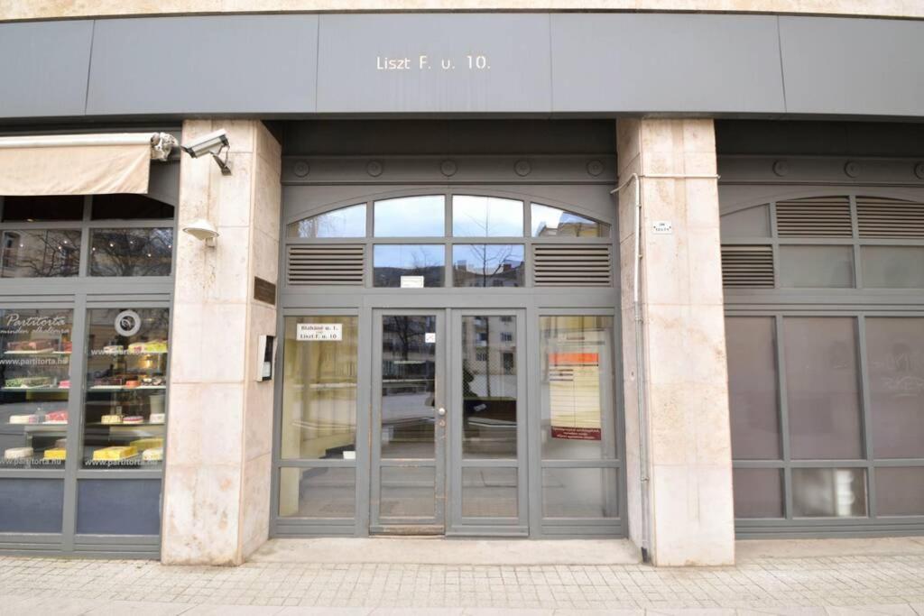 City Center Apartment Debrecen Buitenkant foto